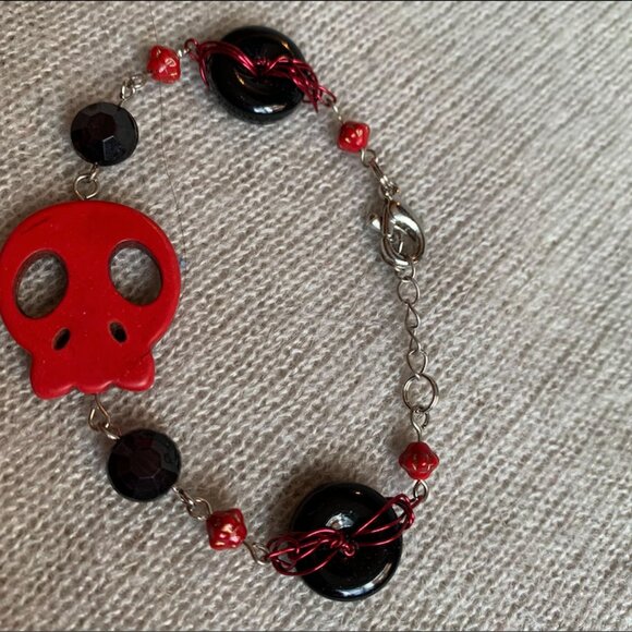 2x18$ 🦃 🍂 CREATION - - Skull bracelet - beads - red wire - Red black - Picture 3 of 4